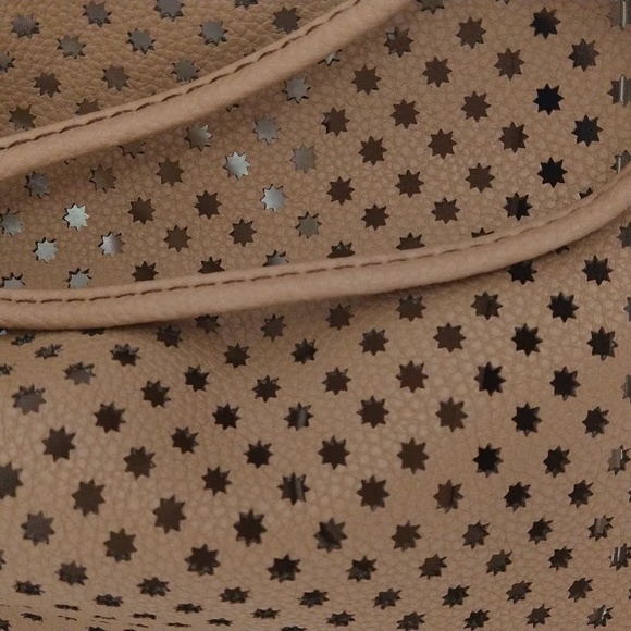 Nine West Drawstring Tan Bucket Bag, In Like New Condition, - Picture 5 of 16